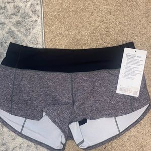 Lulu lemon speed up LR short 2.5 lined